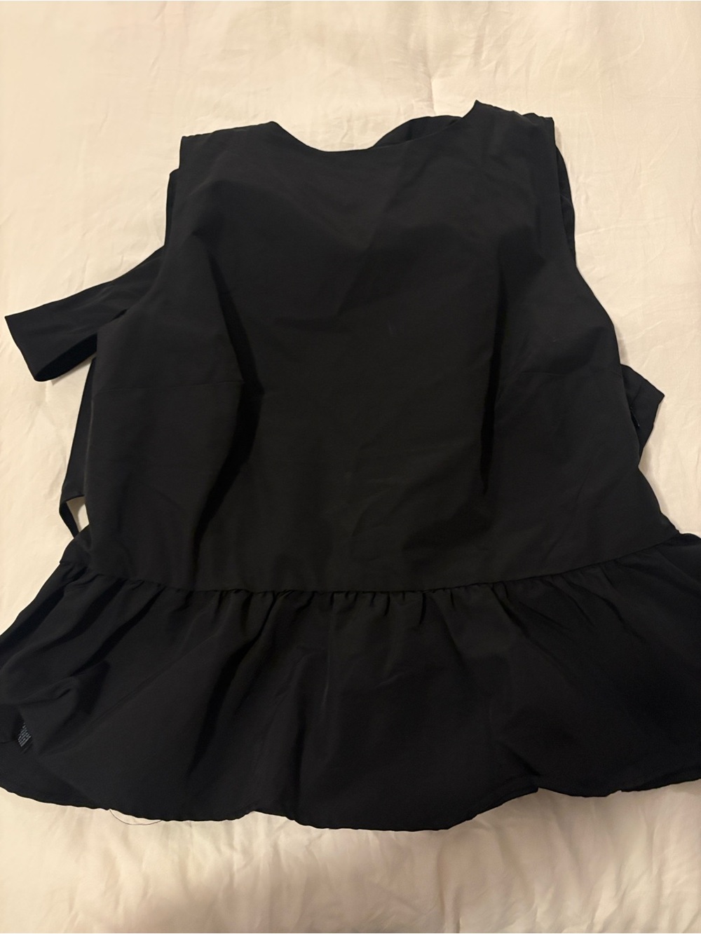 NWT. H&M. Size XL. Women’s Black Peplum open back Top with large toe bow